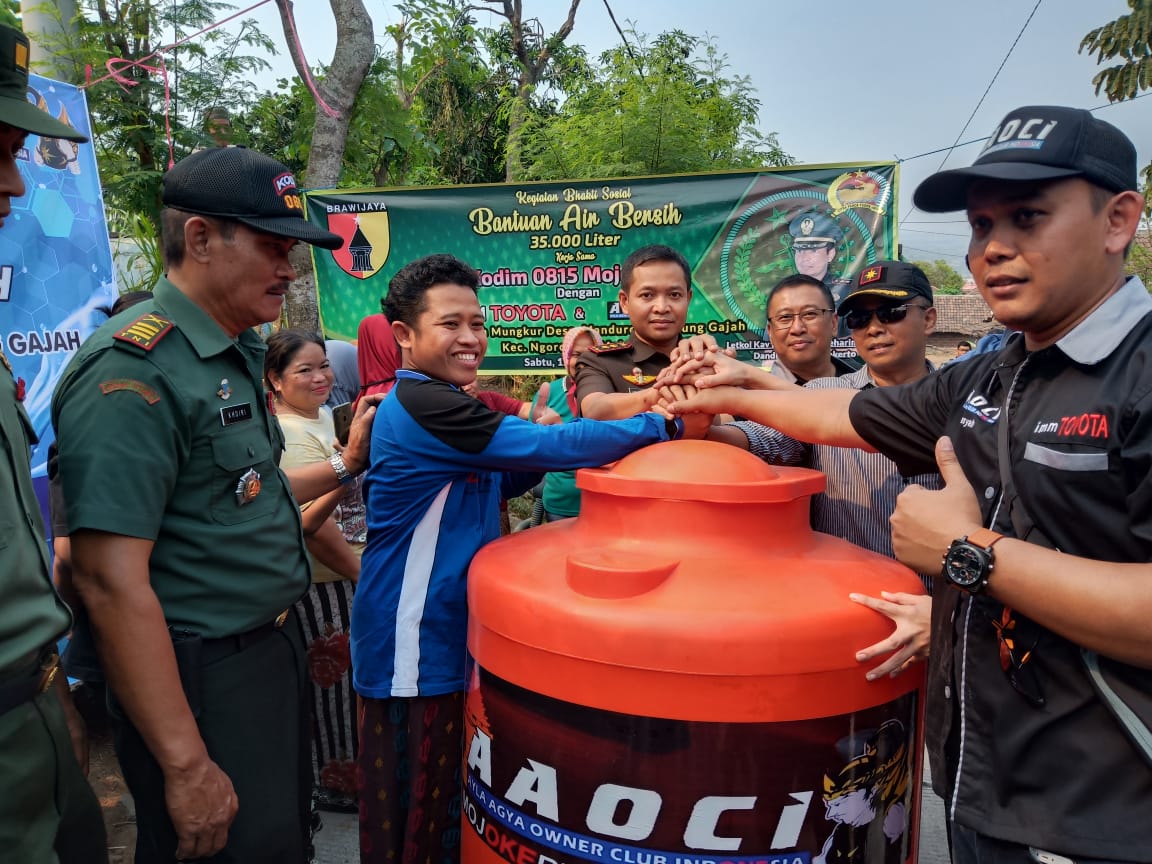 Kodim 0815 Mojokerto Droping Air Bersih Bagi Warga Gajah Mungkur