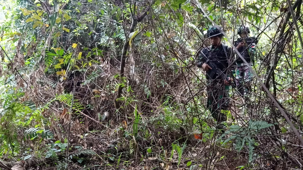 Pos Towe Hitam Satgas Yonif Raider 509 Kostrad, Laksanakan Patroli keamanan