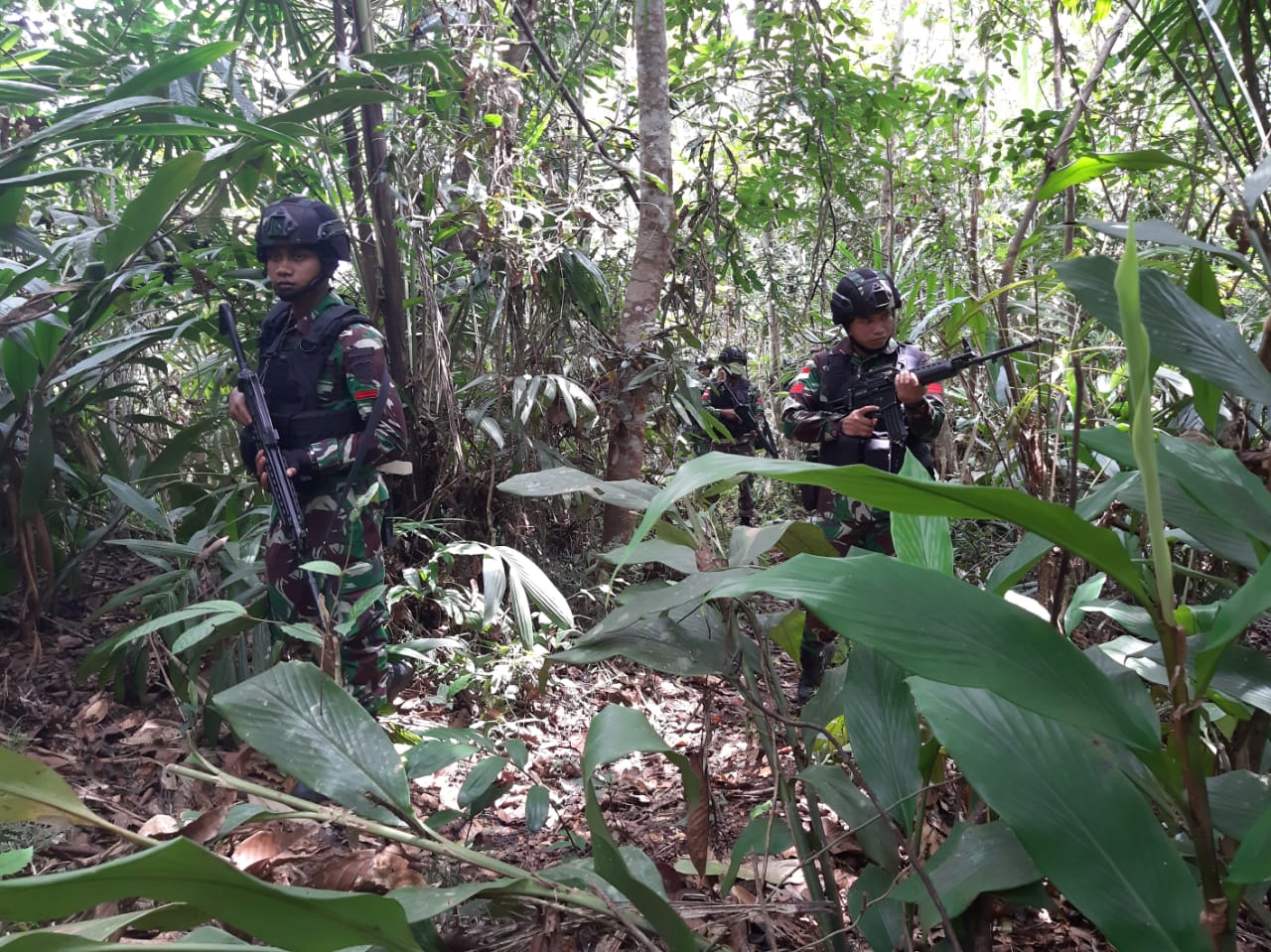 Satgas Pamtas Yonif Raider 300/Bjw Berikan Rasa Aman Kepada Masyarakat Papua