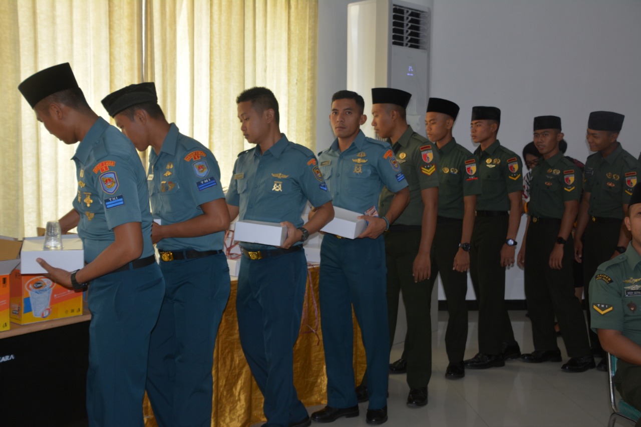 Jumat Bersinergi, TNI-Polri Berkumpul Di Masjid Al-Wathon