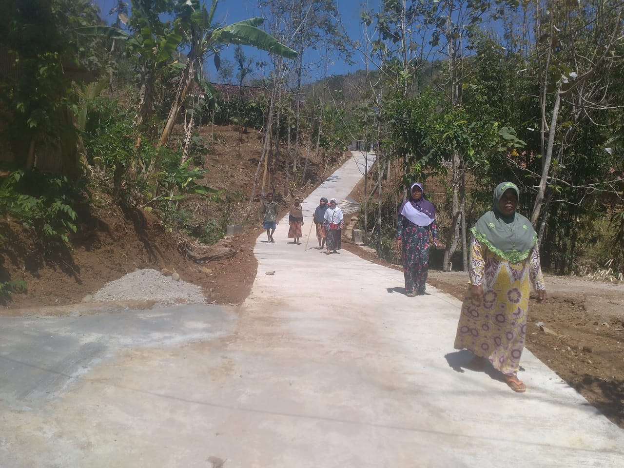 Jalan Sudah Dirabat Satgas TMMD, Jalan Kaki Tidak Perlu Pilih-Pilih Lagi