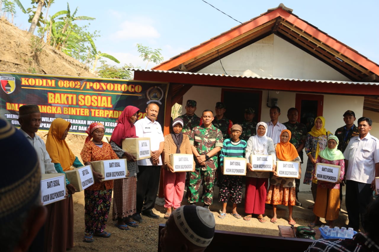 Ibu Landep Terharu Terima Rumah dari Dandim 0802/Ponorogo