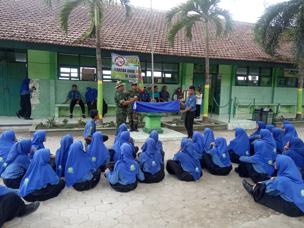 Danramil Pilangkencen Beri Pemahaman Wasbang dan Latihan Baris- berbaris