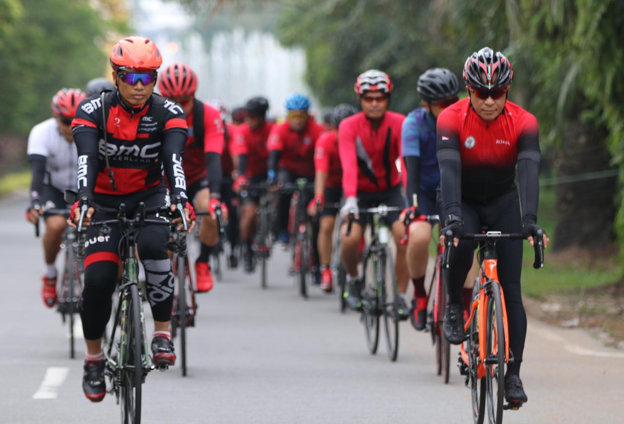 Kebersamaan TNI – Polri dan Komunitas Gowes Kalbar Jaga Kebugaran