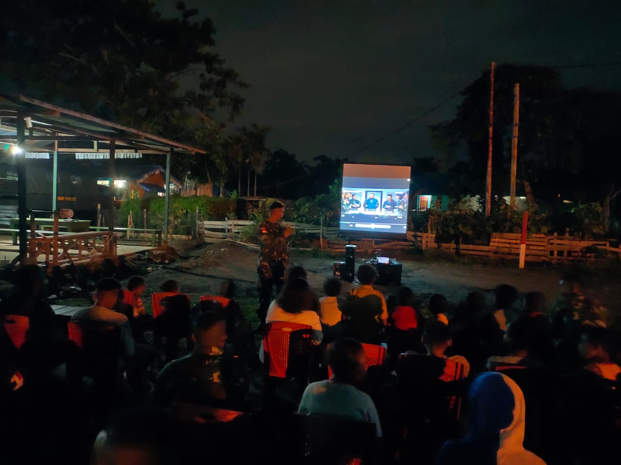 Menyambut Hari Pahlawan Satgas  Pamtas Yonif 713/ST Pos Ramil Tami Gelar Nobar Film Perjuangan