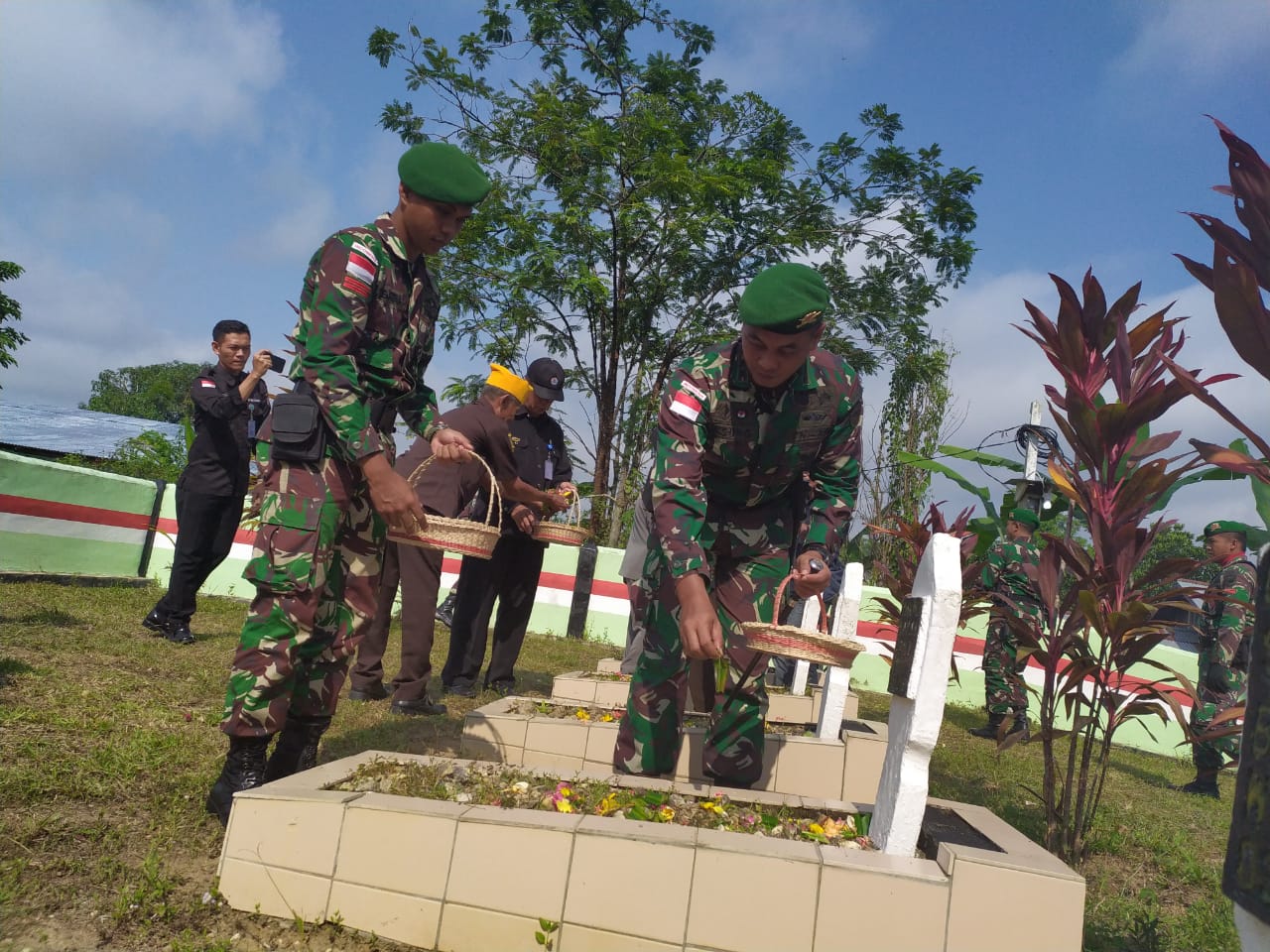 Peringati Hari Pahlawan, Satgas Pamtas 643 Gelar Upacara Ziarah Nasional