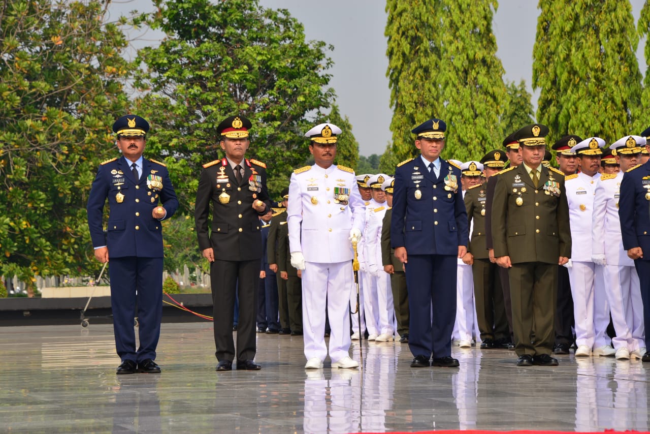 Kasal Hadiri Peringatan Hari Pahlawan di Kalibata