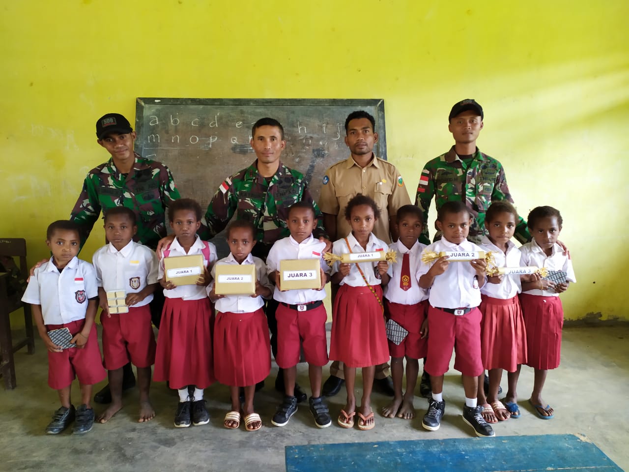 Peringati Hari Pahlawan, Pos Ubrub Satgas Yonif Raider 509 Kostrad Gelar Lomba