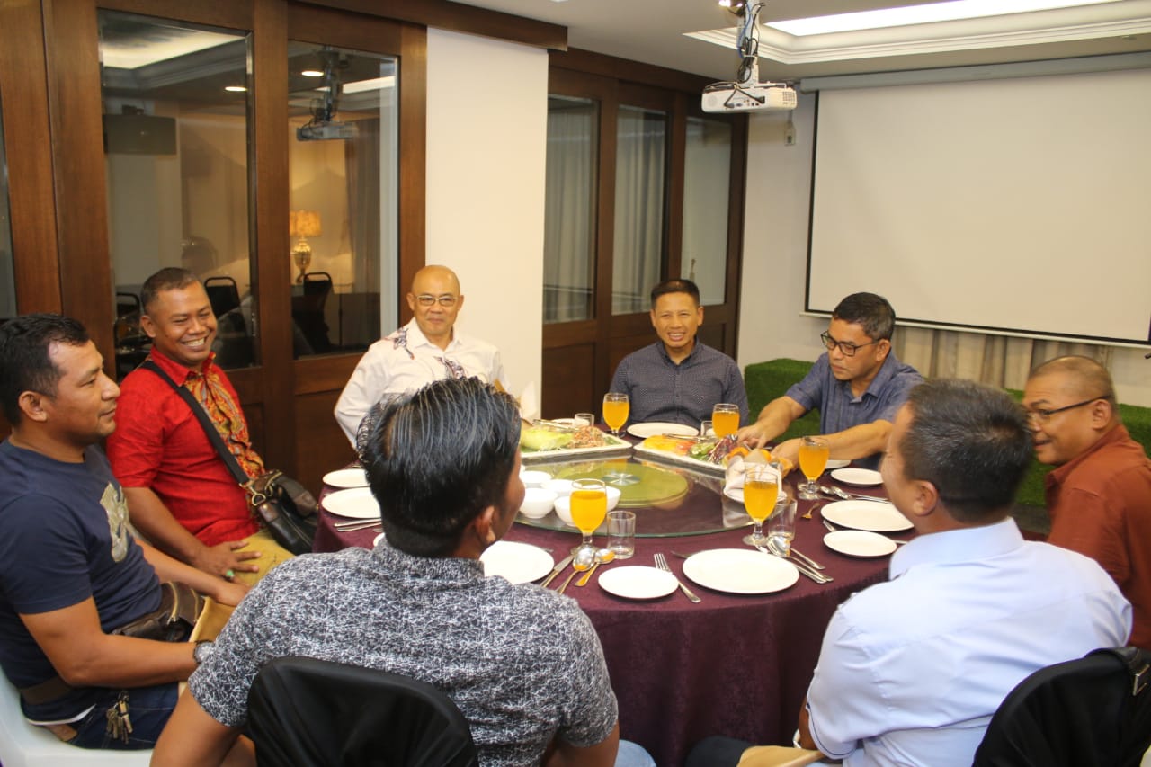 Momen Makan Malam Pangdam XII/Tpr Bersama Panglima Divisyen 1 TDM di Malaysia