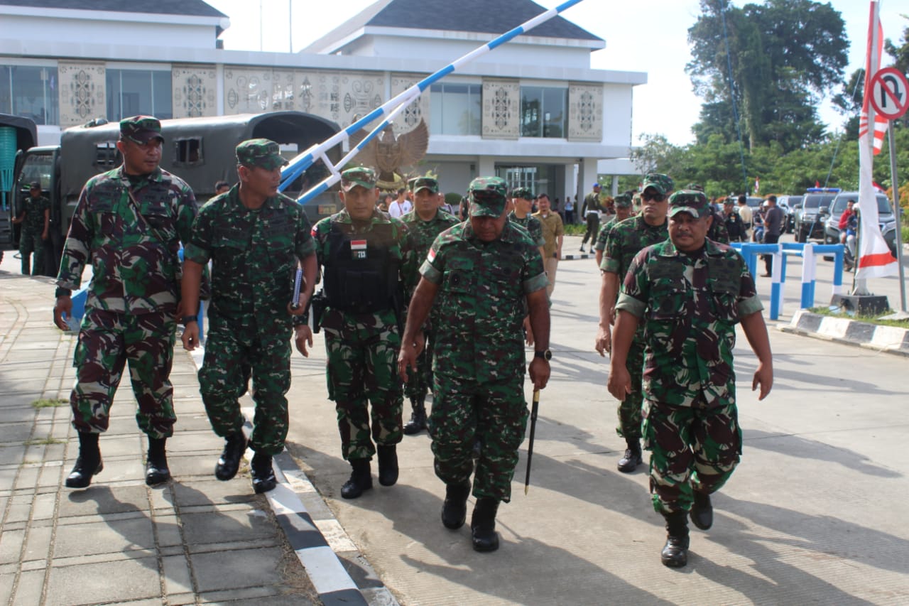 Mayjen TNI Herman Asaribab Cek Kesiapan Kunker Panglima TNI, Mendagri dan Kapolri ke Skouw  