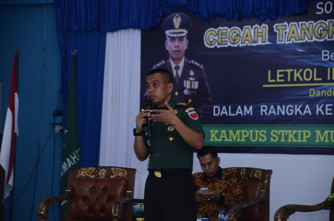 Dandim 1407/Bone Tanamkan Cinta Tanah Air kepada Mahasiswa STKIP Muhammadiyah