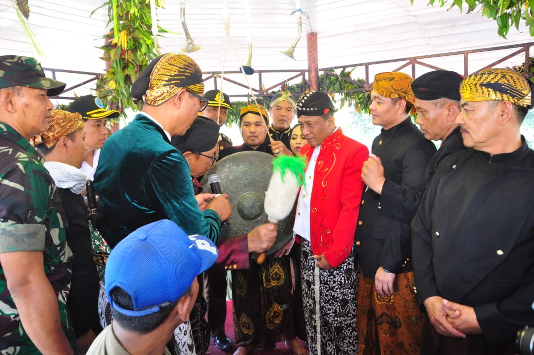 Dandim 0808/Blitar Hadiri Upacara Adat Siraman Gong Kyai Pradah