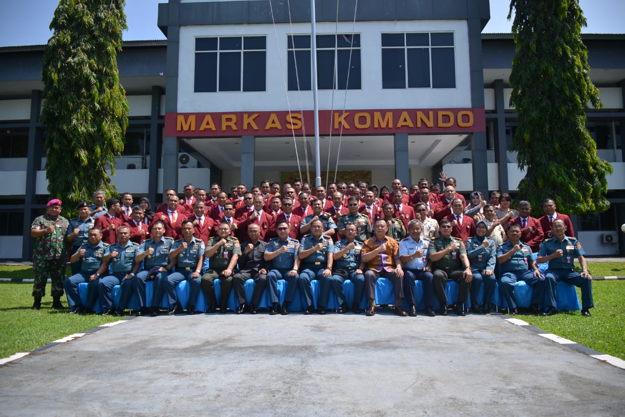 Mahasiswa Unhan Studi Visit ke Mako Lantamal VIII