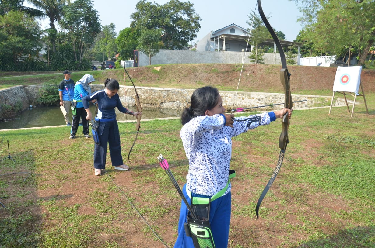 Jalasenastri Cabang 2 Gabungan Korps Marinir Gelar lomba Panahan