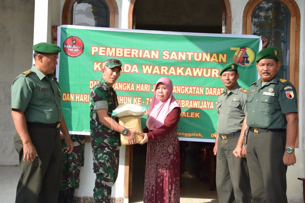 Dandim 0806 Trenggalek Beri Santunan Warakawuri