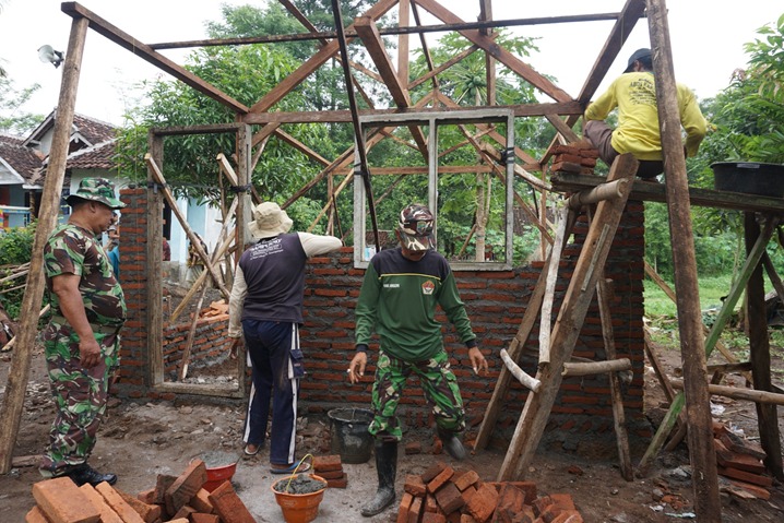 Ibu Zaenab ,Penerima Program Rumah Tinggal layak Huni Kodim Pasuruhan