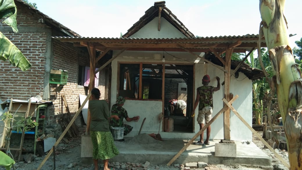 Kodim Madiun Rehab Rumah Mbah Suginem