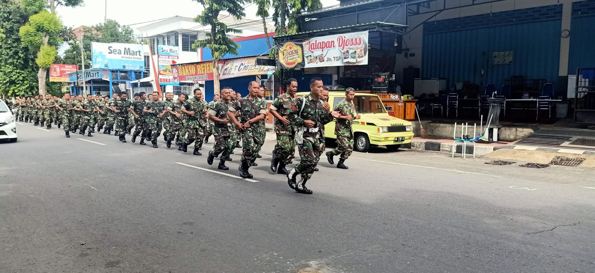 Jaga Kesehatan dan Kebugaran, Dandim Blitar Pimpin Lari Bersama