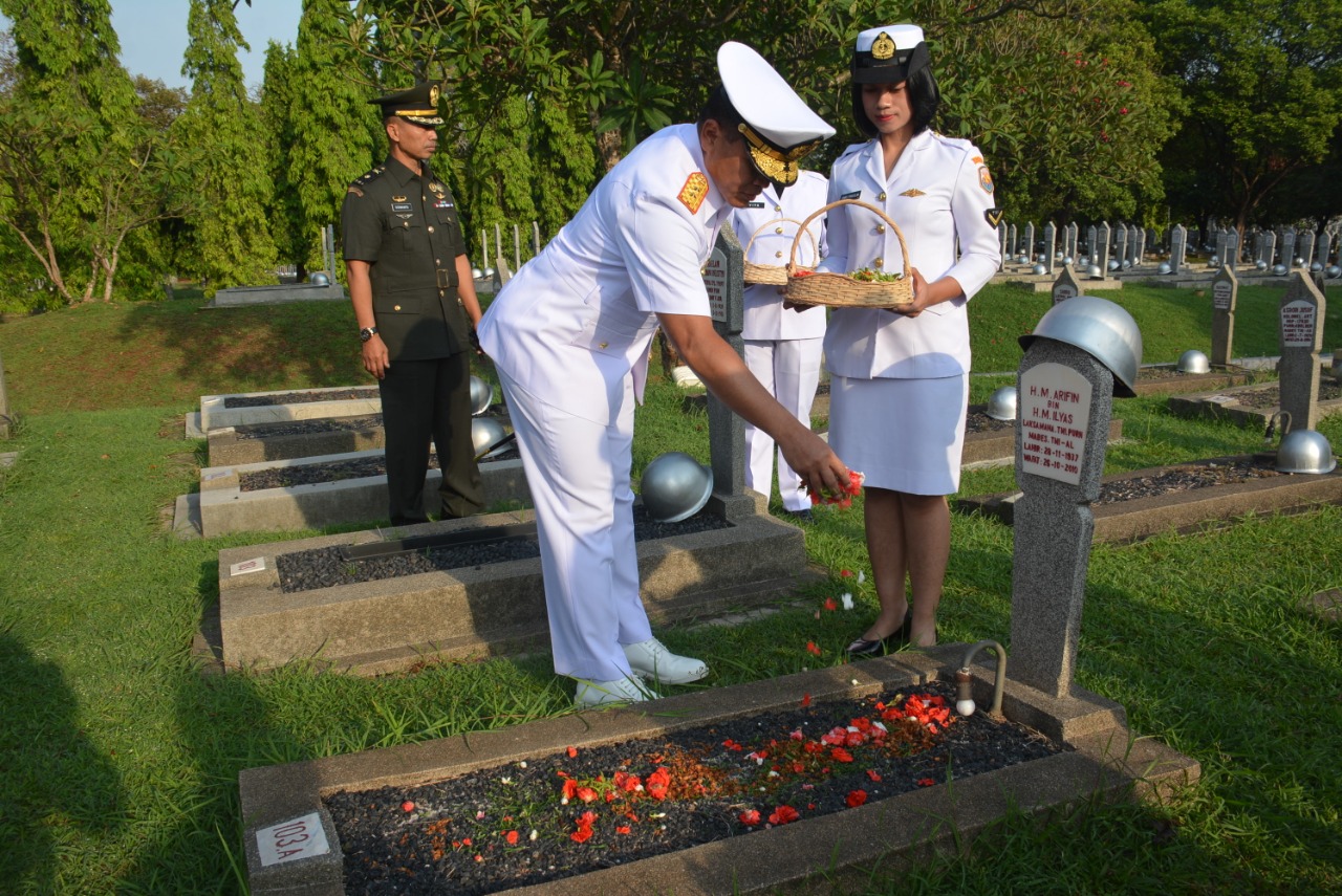 Jelang Peringatan Puncak Hari Armada RI Tahun 2019, Koarmada I Gelar Ziarah di TMPN Kalibata