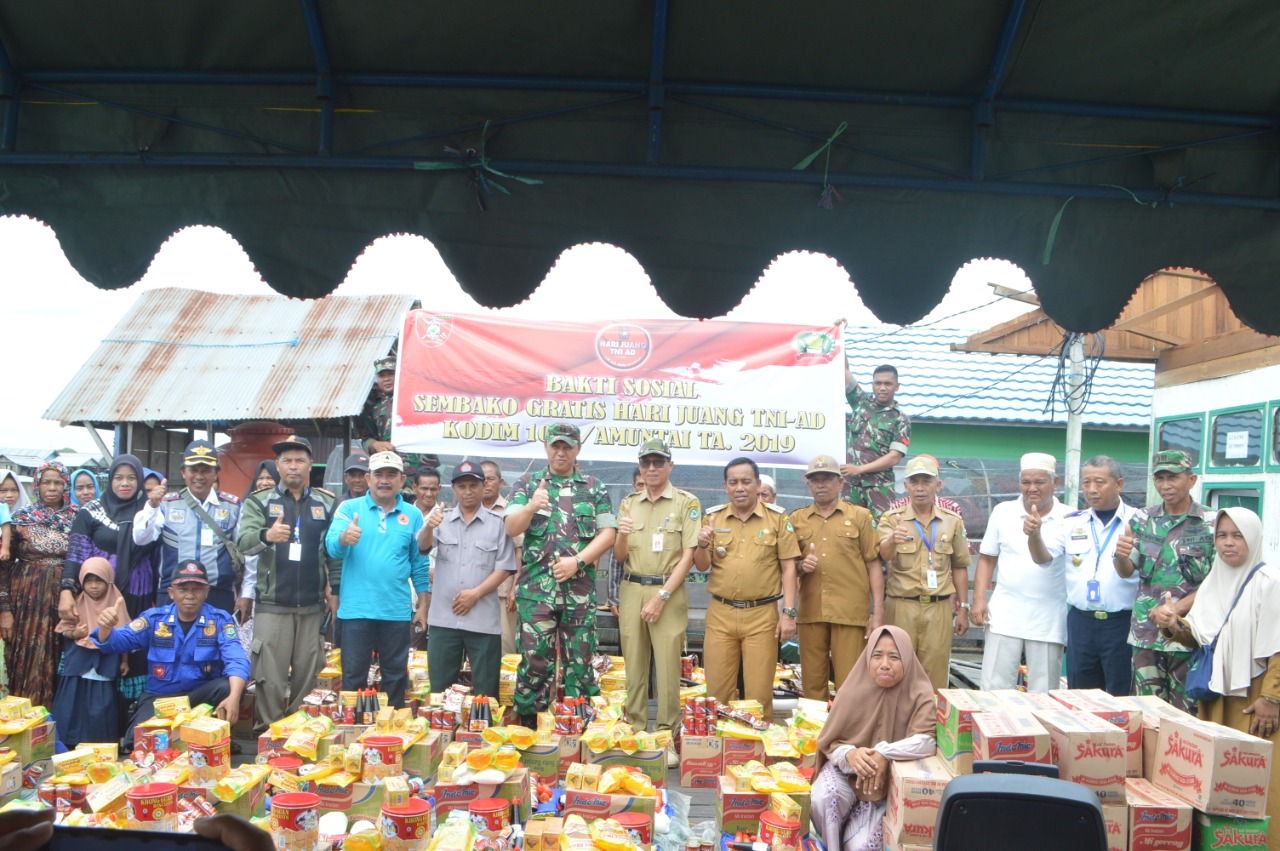 Kodim 1001/Amuntai Salurkan Sembako Gratis untuk Korban Puting Belitung di Desa Pal Batu