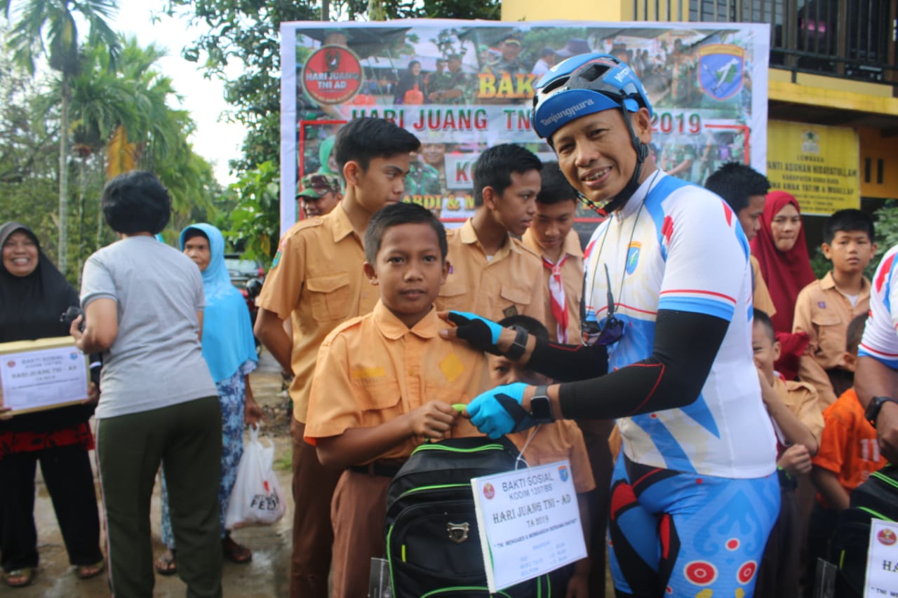 Gowes Berbagi Pangdam XII/Tpr Peringati Hari Juang TNI AD