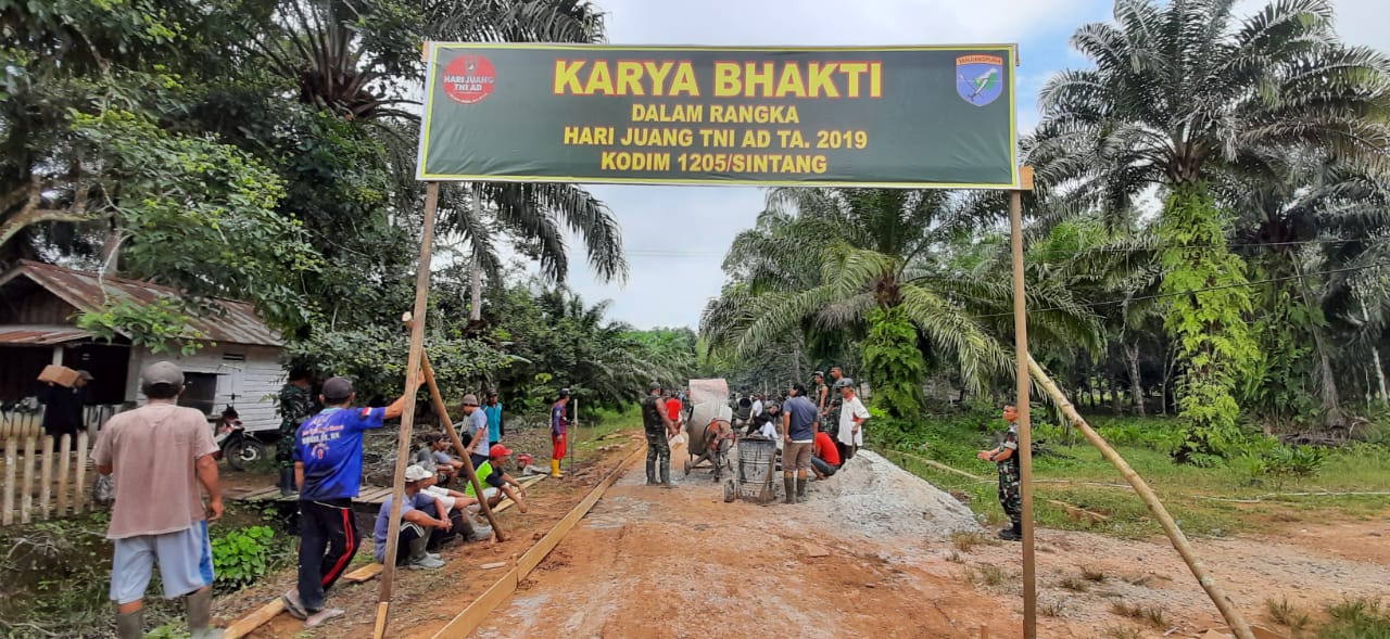 Maknai Hari Juang TNI AD, Kodim Sintang Karya Bhakti Bersama Masyarakat