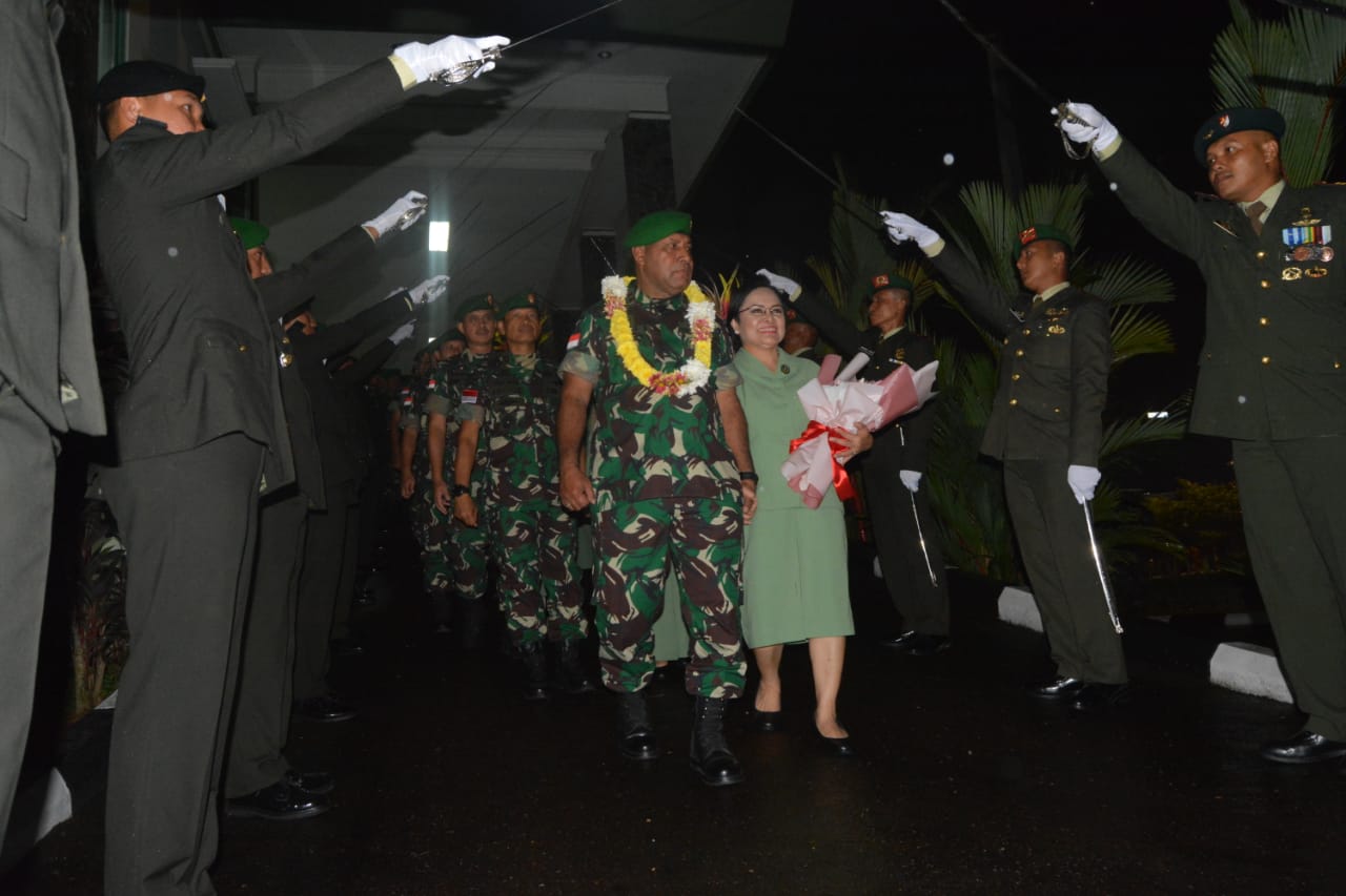 Pangdam XII/Tpr Pimpin Tradisi Pelepasan Mayjen TNI Herman Asaribab