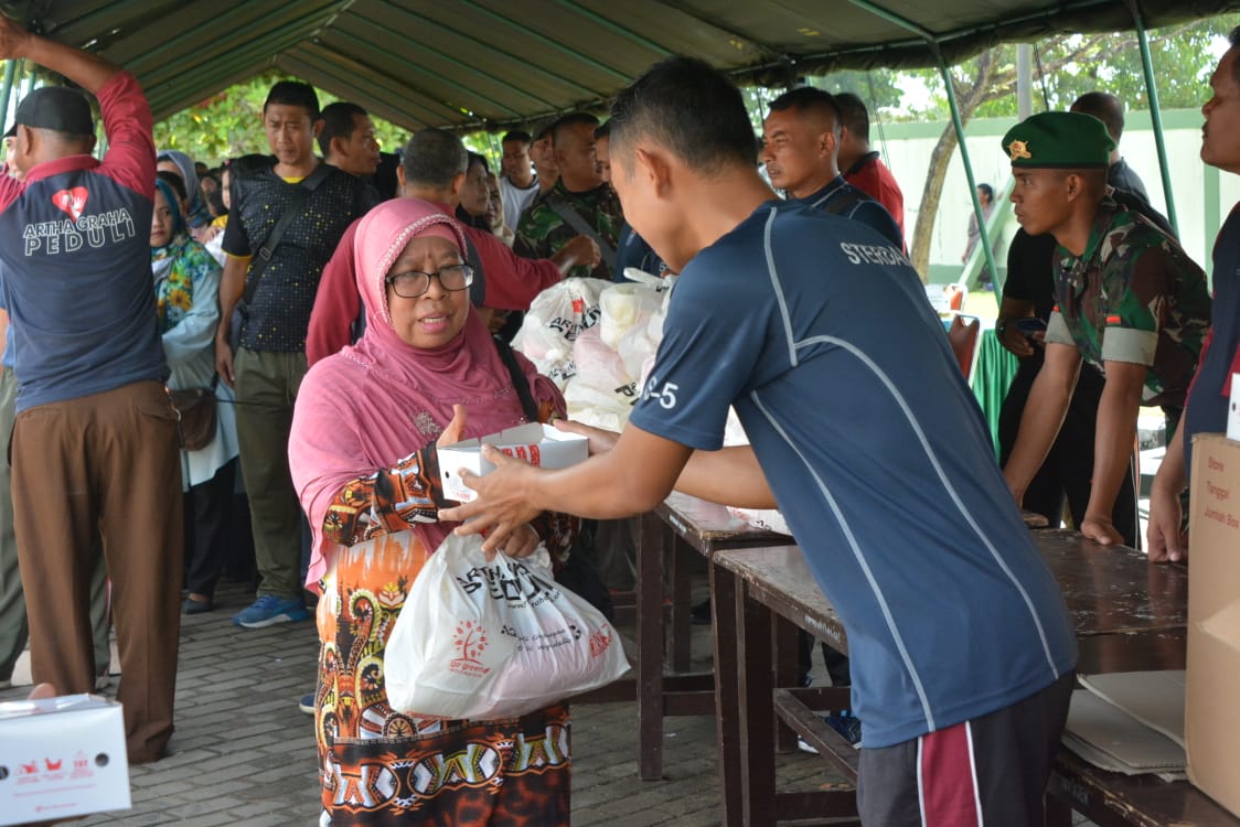 Hari Juang TNI AD, Kodam XII/Tpr Bagikan 1000 Paket Sembako