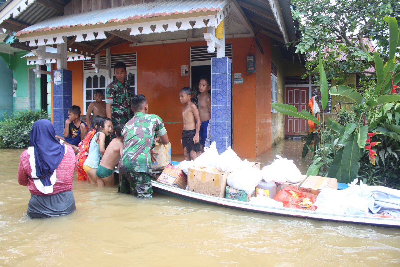 Peduli Korban Banjir, Armed 16 Berikan Pelayanan Kesehatan dan Sembako