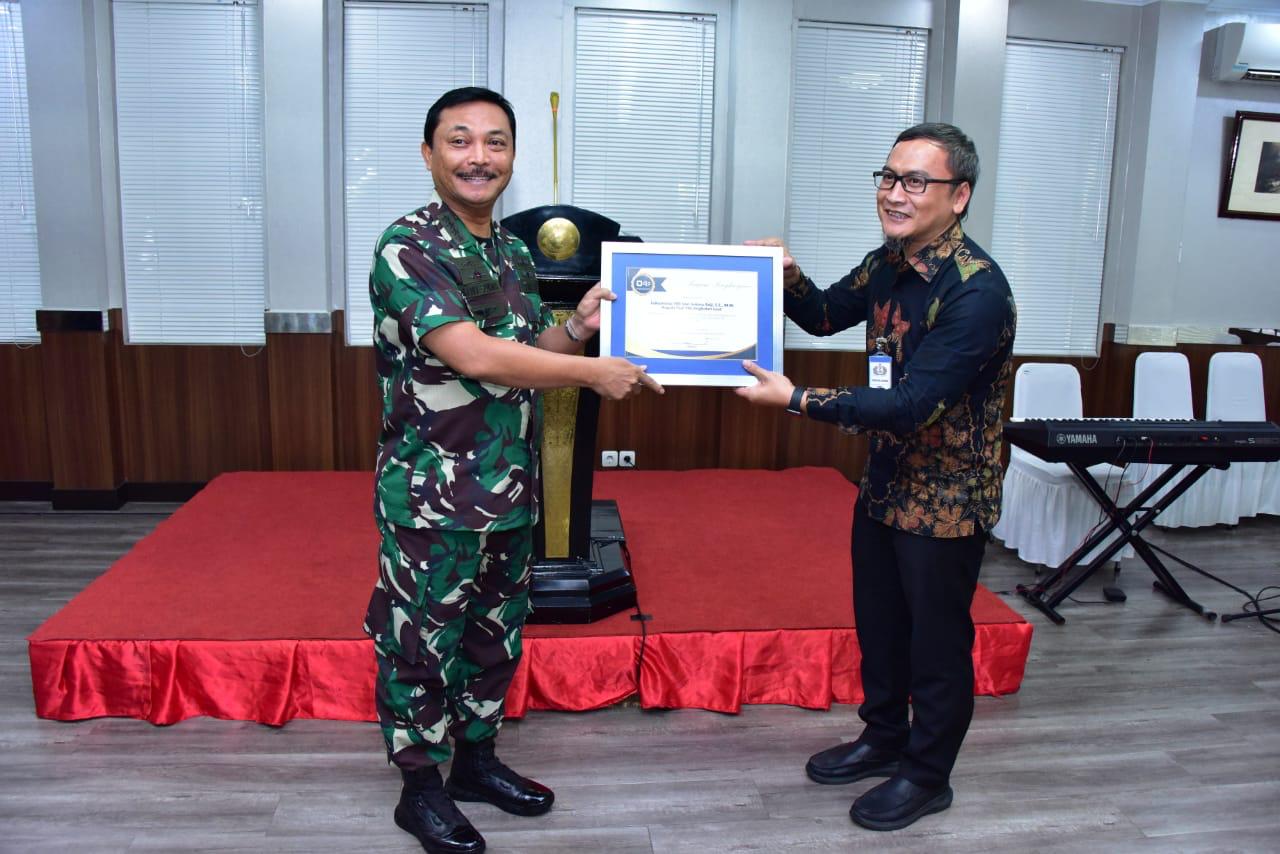 Mabes TNI AL Raih Penghargaan Berkontraksi dalam Pembayaran Pajak