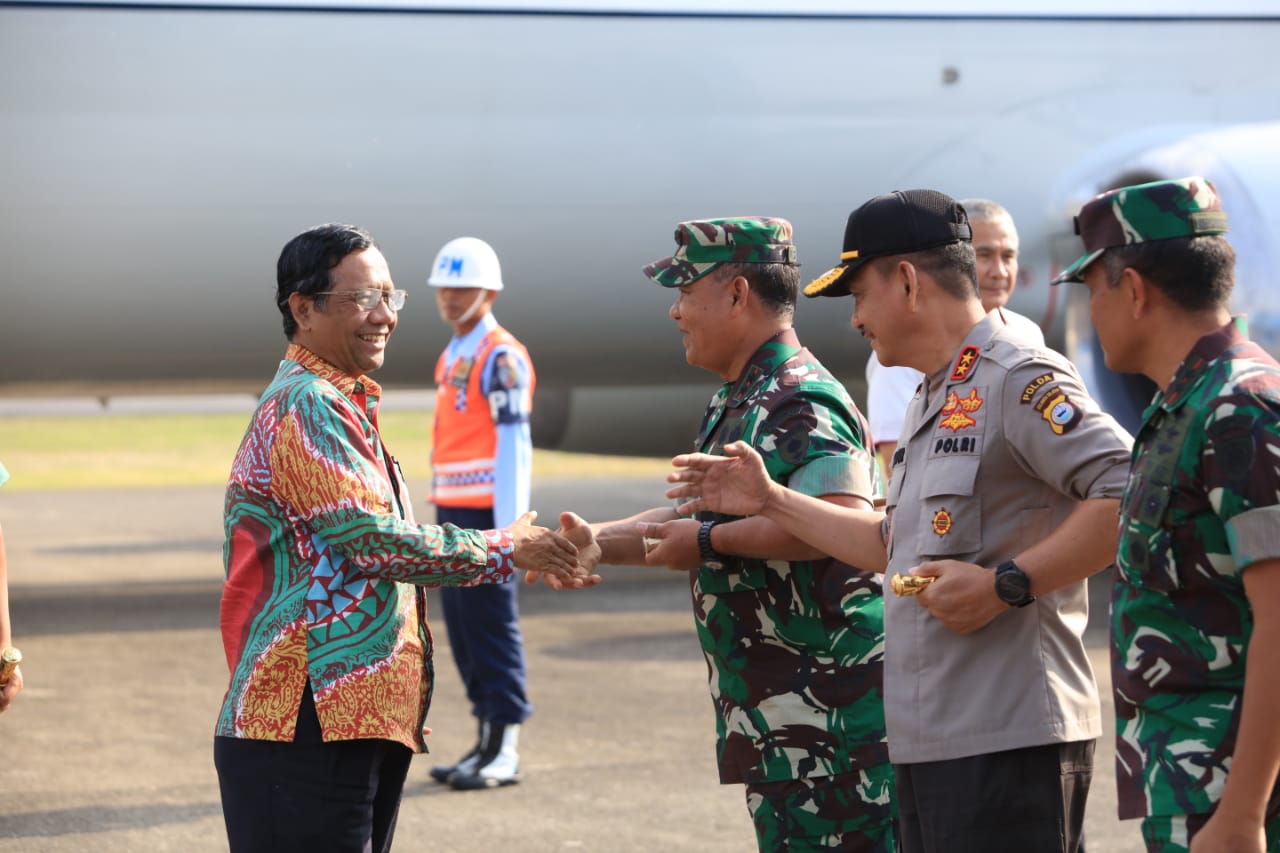 Pangdam Hasanuddin Sambut Kedatangan Menkopolhukam