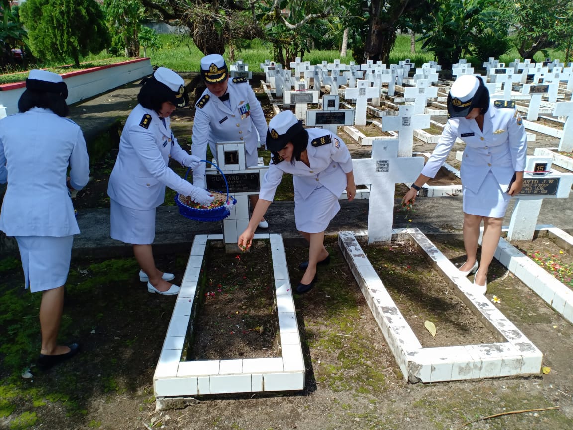 Kowal Lantamal VIII Ziarah ke TMP Kairagi Weru Manado