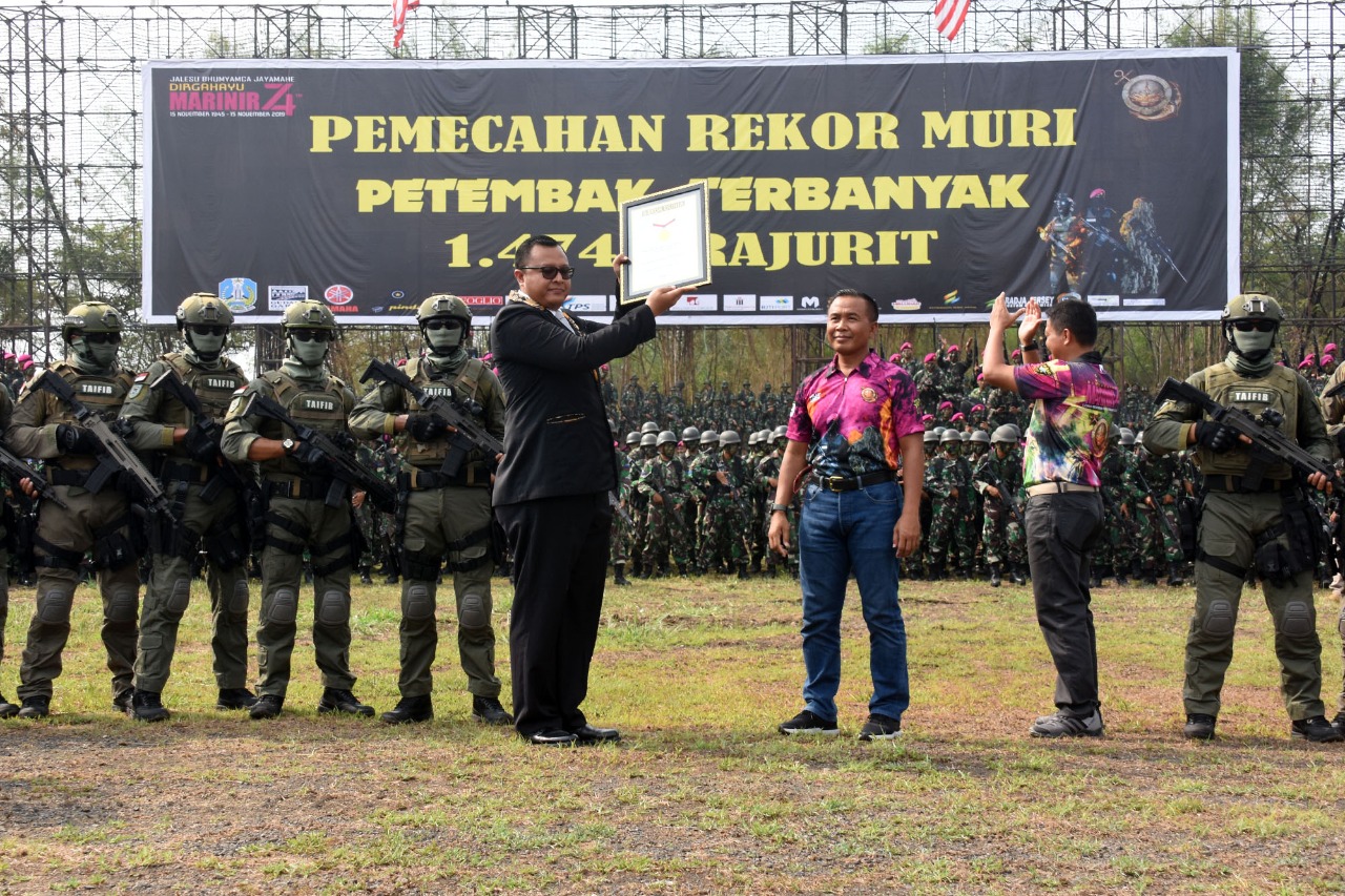 Marinir Pecahkan Rekor MURI Menembak Terbanyak