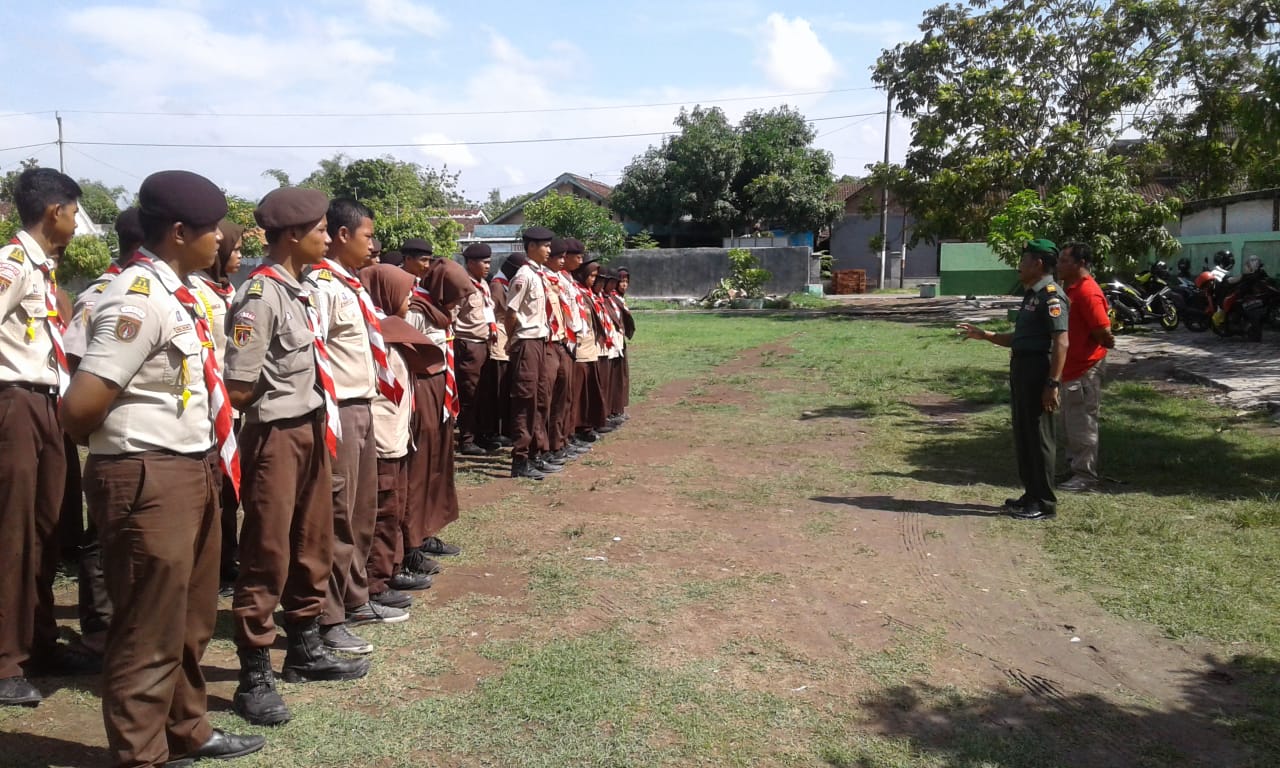 Danramil Wonosari Beri Pembekalan Wasbang Kepada Siswa Pramuka