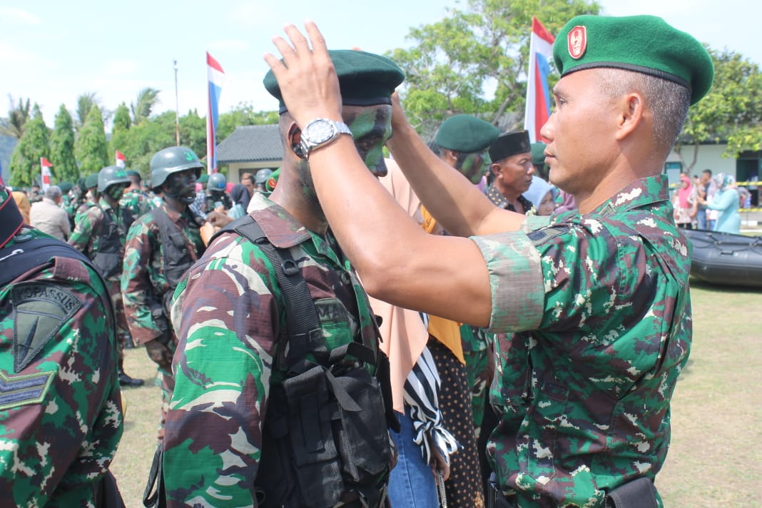 Kasrem 071/Wijayakusuma Sematkan Baret dan Brevet Raider