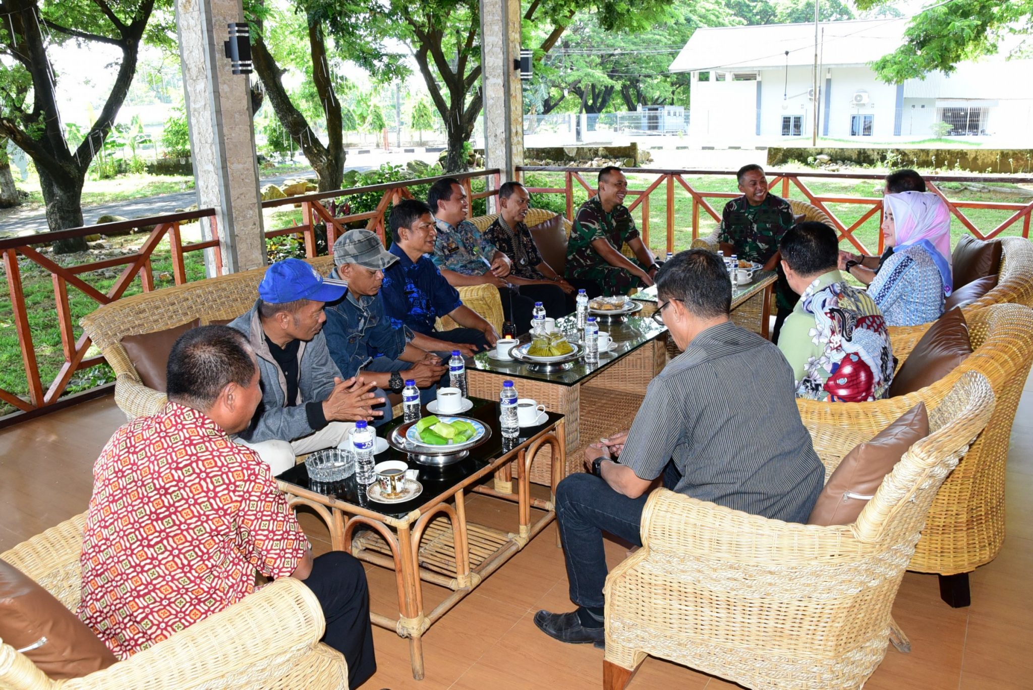 Konsisten Jaga Kebersihan Lingkungan, Wadan Lantamal VI Coffee Morning Bersama Camat Ujung Tanah