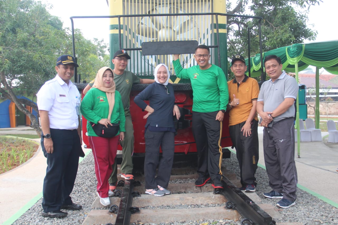 Dandim 0813 Dampingi Bupati Bojonegoro Resmikan Taman Lokomotif