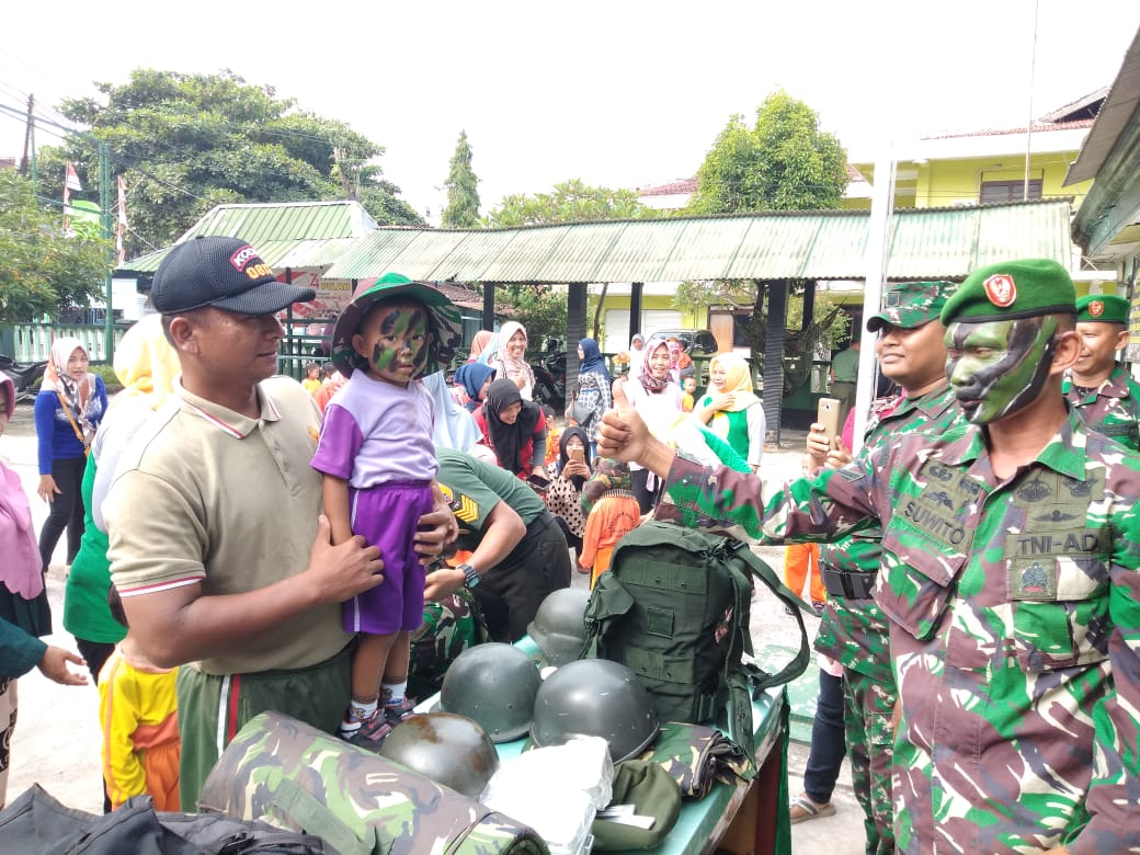 Dikunjungi Siswa KB Harapan Bangsa, Koramil Sumberejo Kenalkan Profesi TNI