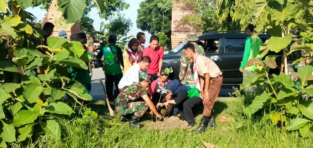 Peringati HUT Ke- 8, Saka Wira Kartika Koramil Sumberejo Gelar Bakti Sosial