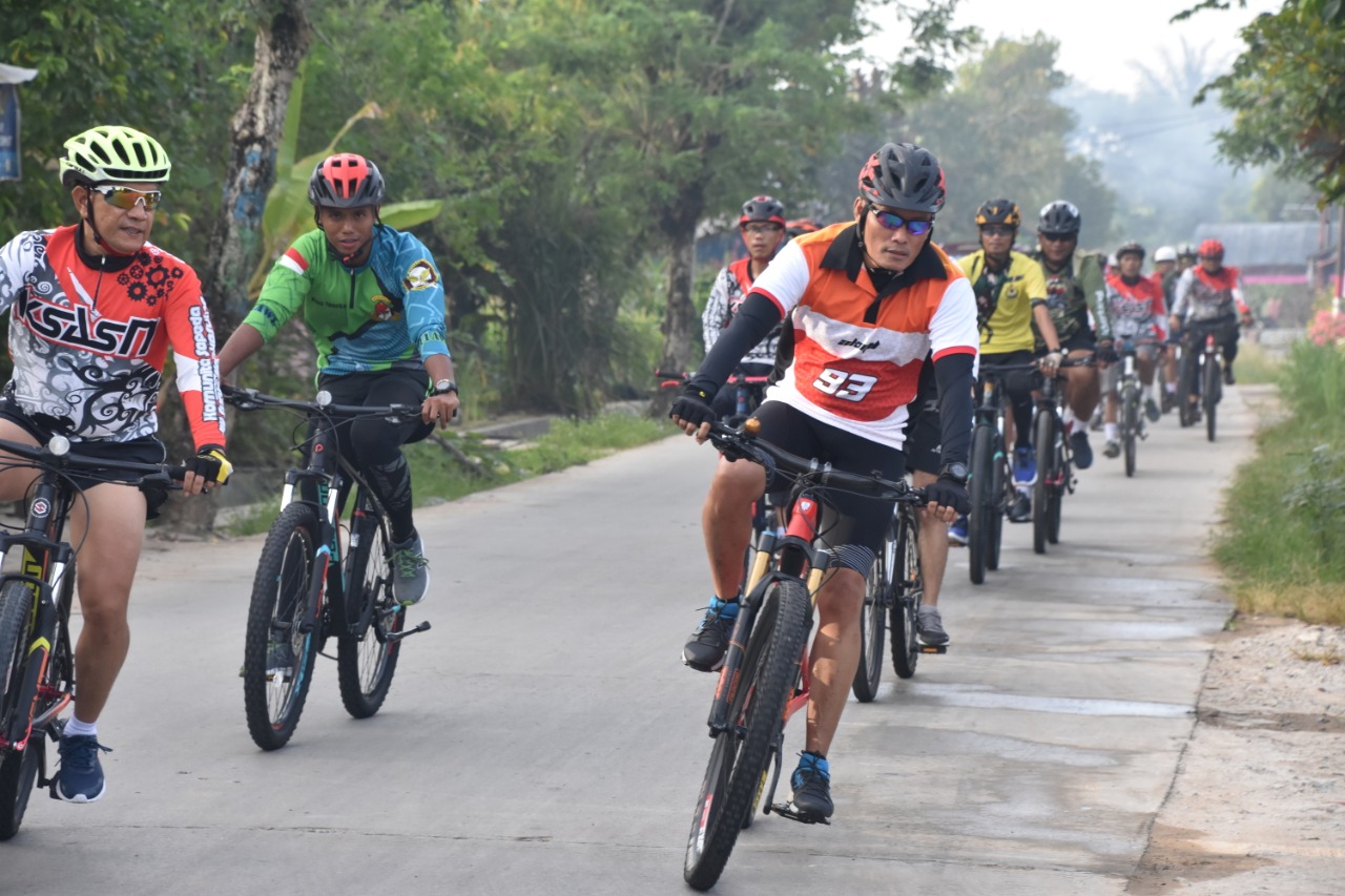 Danrem 091 Gowes Bersama Komunitas Sepeda Aji Surya Natakesuma