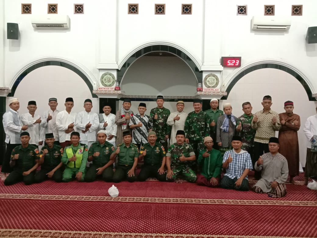 Dandim Surakarta Safari Sholat Subuh Berjamaah Bersama Masyarakat