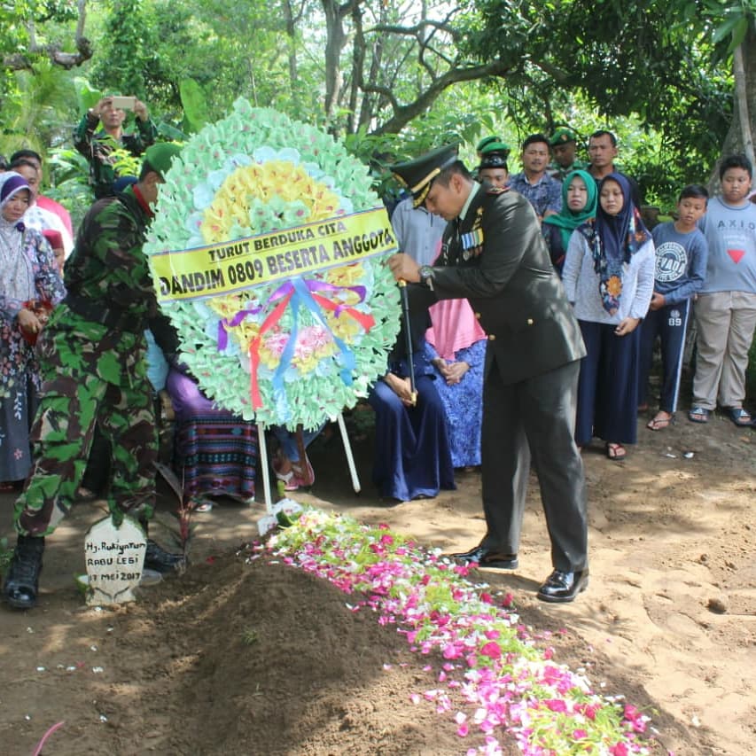 Dandim Kediri Pimpin Upacara Pemakaman Militer Alm. Serma Eko Wahono