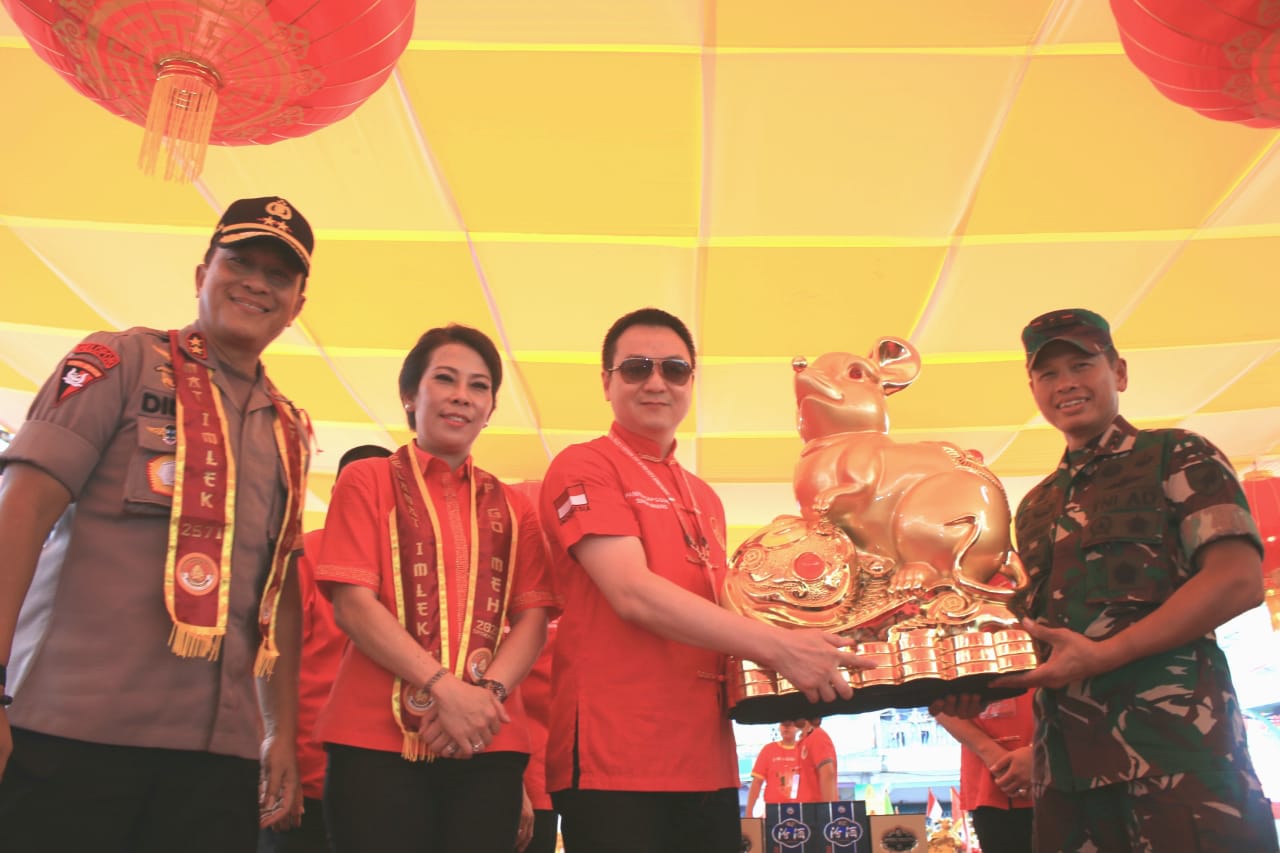 Pangdam XII/Tpr Hadiri Festival Cap Go Meh Singkawang 2020