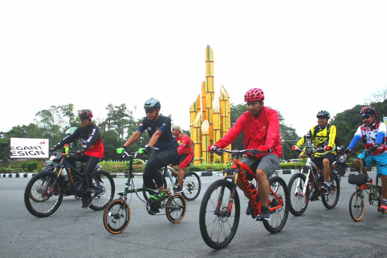 Dilepas oleh Pangdam XII/Tpr dan Komunitas Sepeda, Irjen Pol Drs. H Didi Haryono Tersanjung