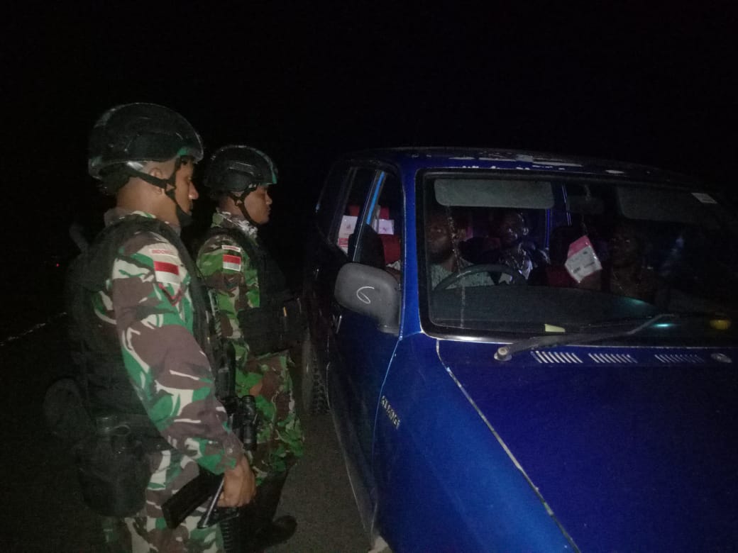 Pos Unggalom Satgas Yonif Raider 509 Kostrad, Periksa Pelewat Tapal Batas