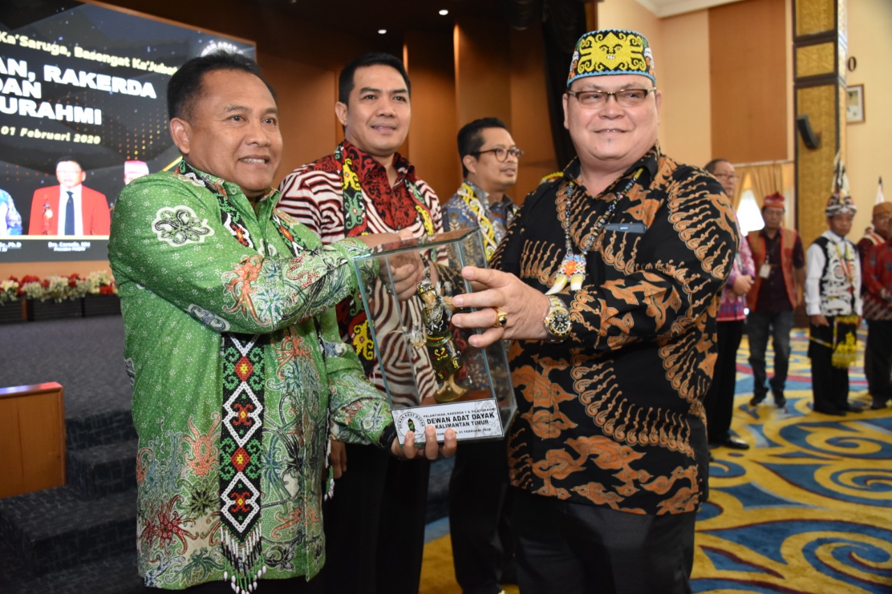 Pangdam VI/Mulawarman Hadiri Pelantikan Dewan Adat Dayak Kalimantan Timur