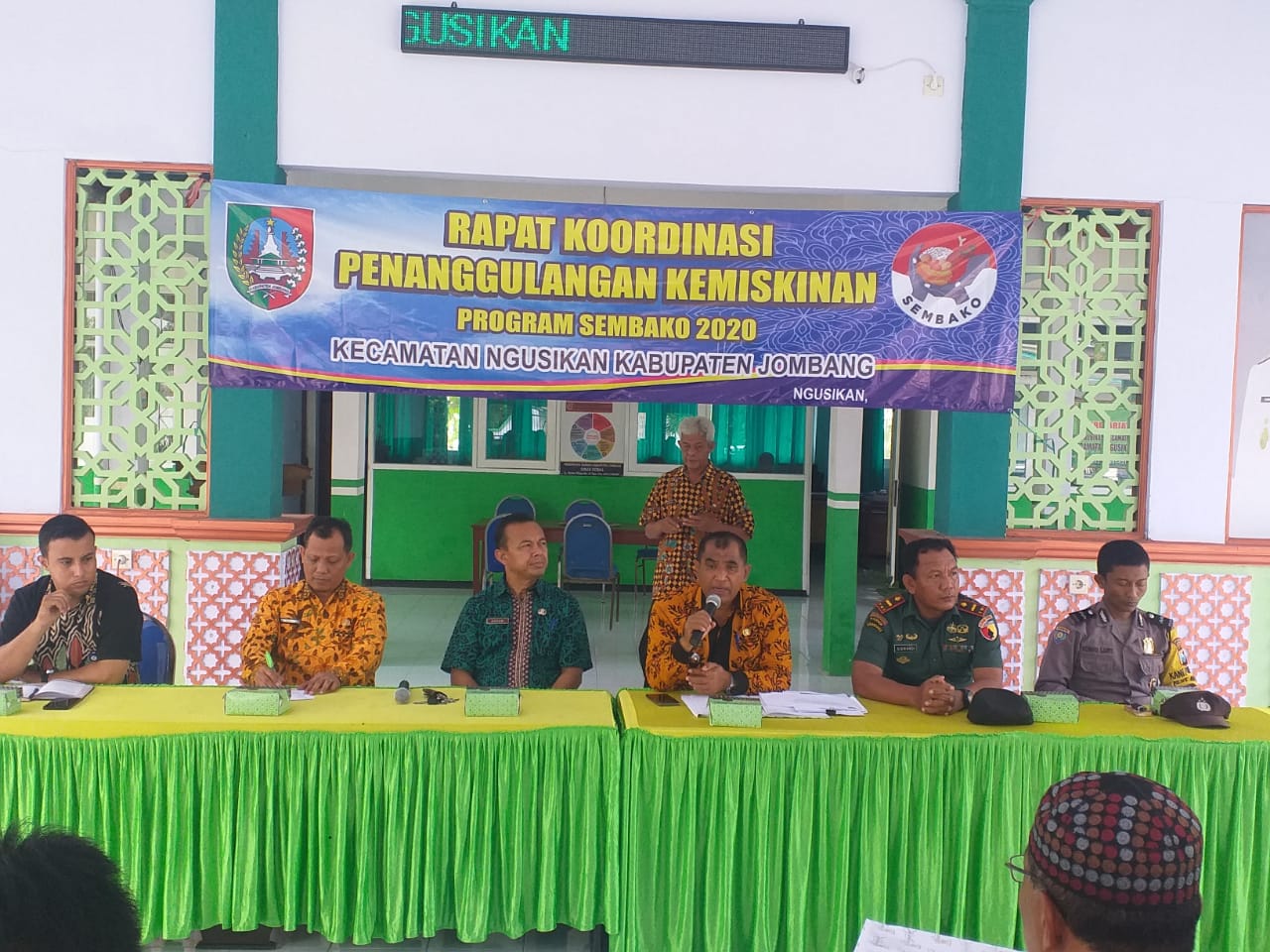 Danpos Koramil Kudu Hadiri Rapat Penanggulangan Kemiskinan