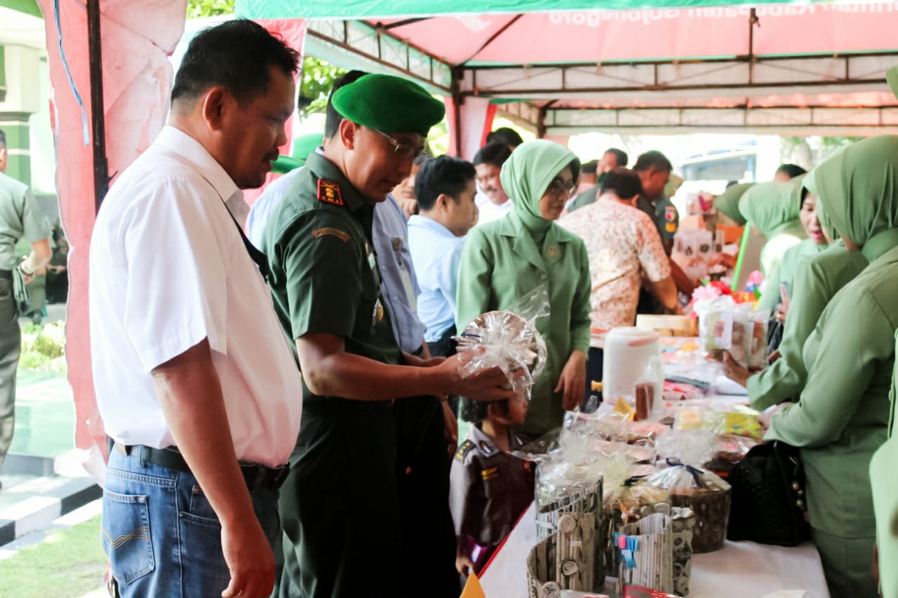 Dukung Ekonomi Kerakyatan, Persit Kodim Bojonegoro Gelar Bazar Kreatif