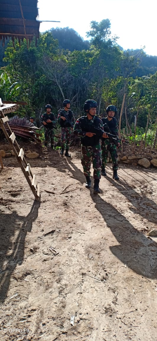 Danpos Tatakra Pimpin Patroli Keamanan di Sekitar Kampung Tatakra