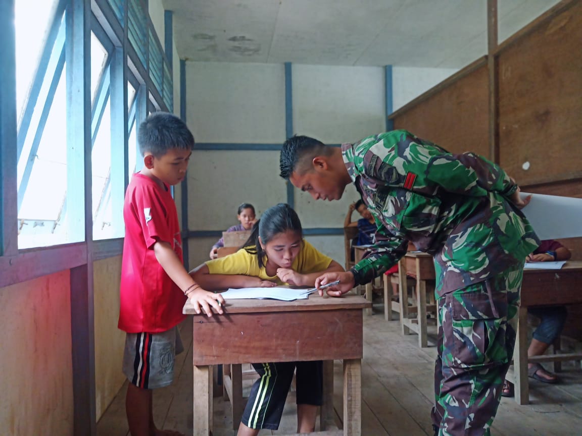 Melalui Bimbel, Satgas 133/YS Siapkan Pelajar Hadapi UN